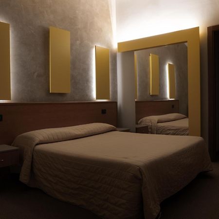 Dealuna Motel Фиденца Екстериор снимка
