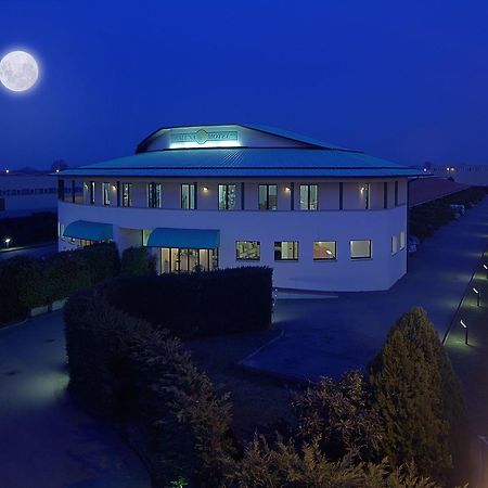 Dealuna Motel Фиденца Екстериор снимка