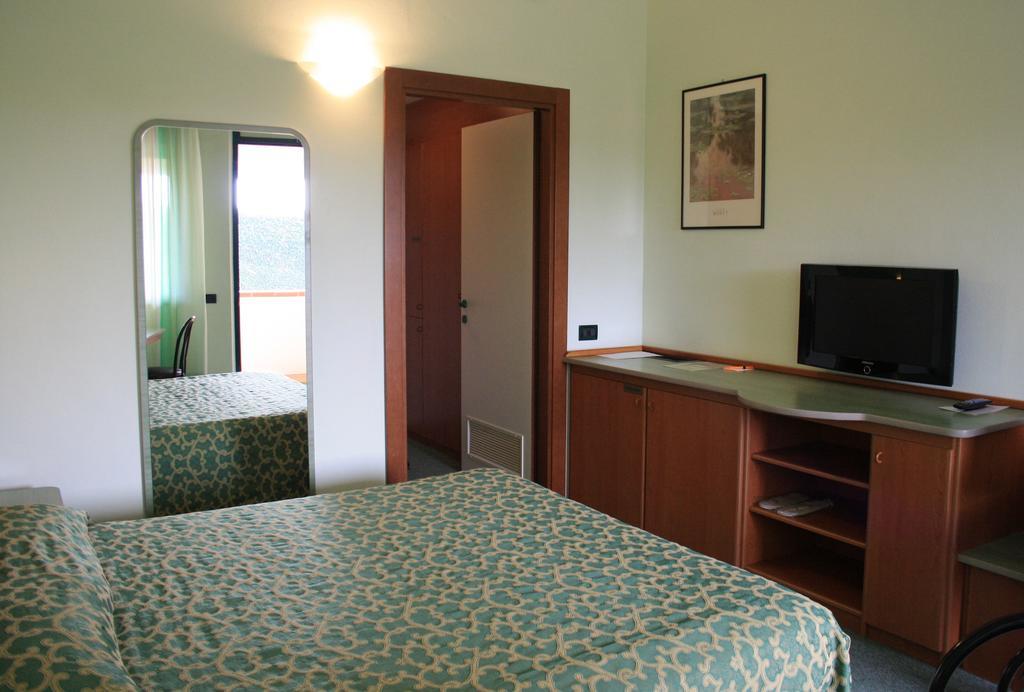 Dealuna Motel Фиденца Екстериор снимка